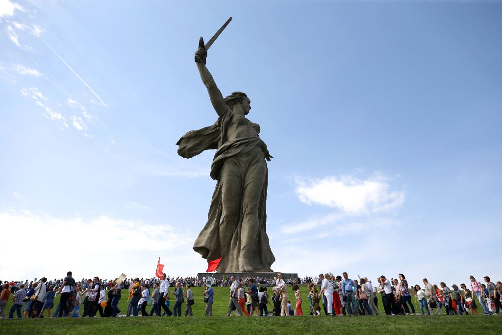 85 метров. Мемориал Родина мать. Мемориал Мамаев Курган Родина мать зовёт. Мемориал Родина мать в Волгограде. Сталинград памятник Родина мать.