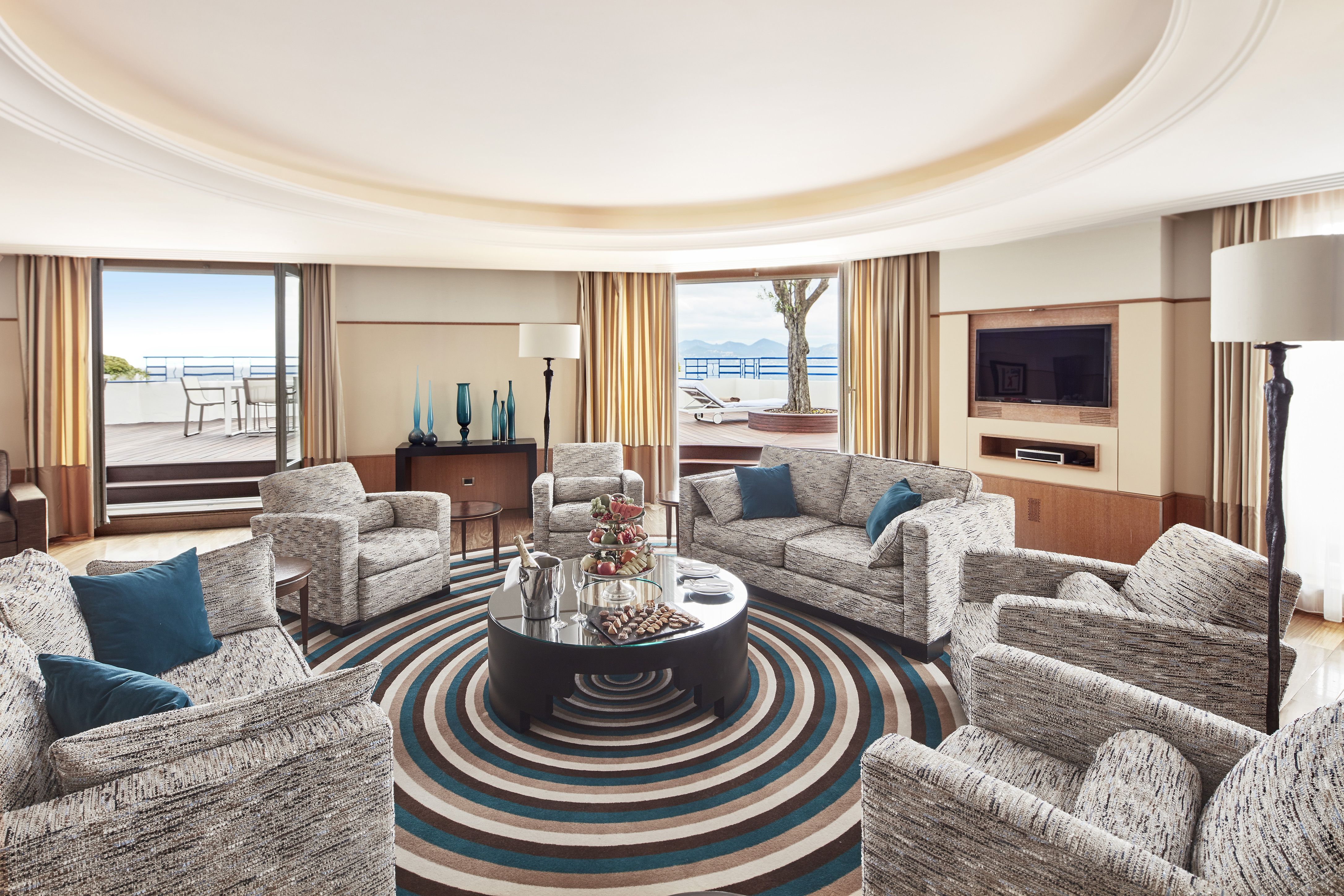 The bentley luxury hotel and suites 5. Отель Grand Hyatt Martinez.. Grand Hyatt Cannes Hotel Martinez (Канны). «Grand Hyatt Martinez», Франция. Penthouse Suite, Grand Hyatt Cannes Hotel Martinez.