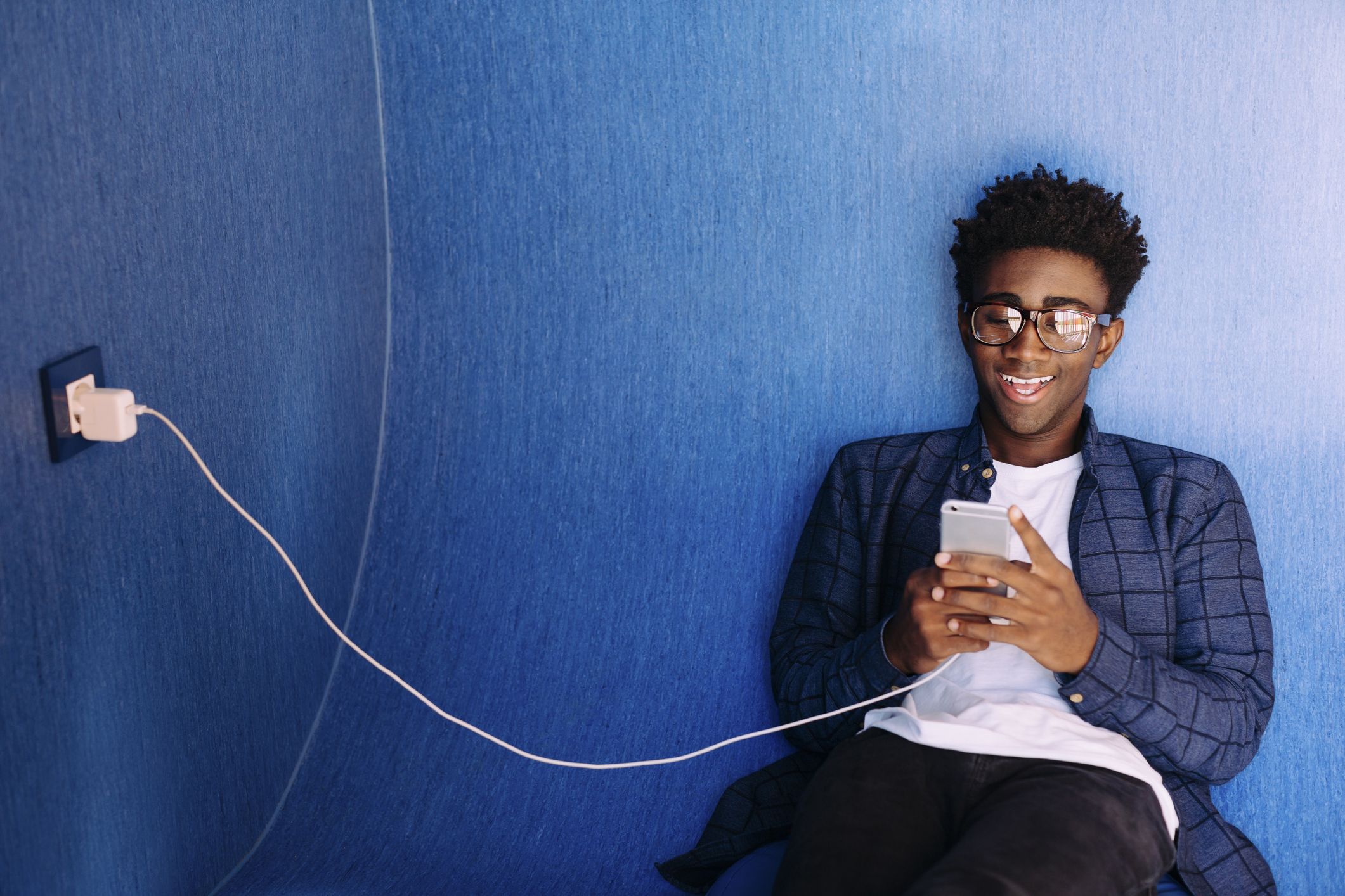 His phone. Мужчина заряжает телефон. Девушка заряжает айфон. Man Charging. Black man with a Nokia.