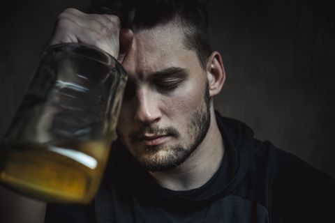 Aunque dejes el alcohol, el daño cerebral no cesará