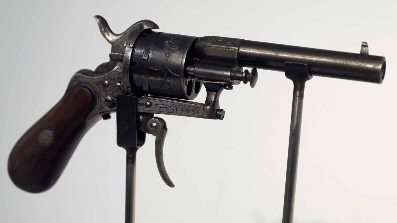 Así es la pistola con la que Verlaine disparó a Rimbaud