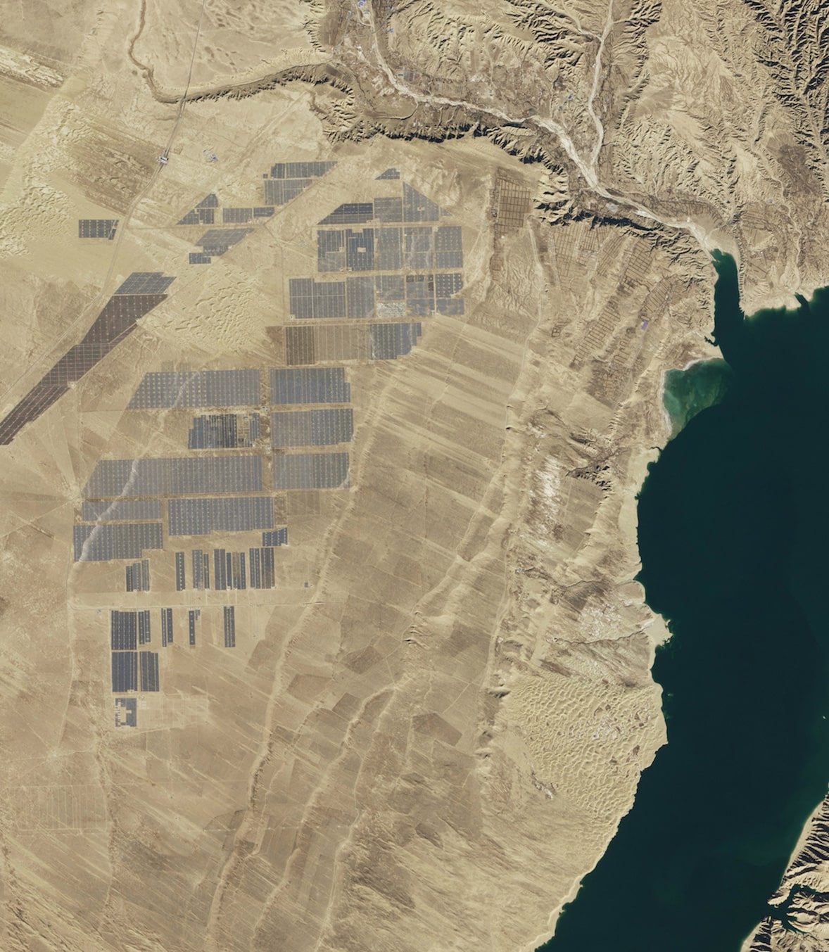 Así se ve desde el espacio la mayor planta solar del mundo