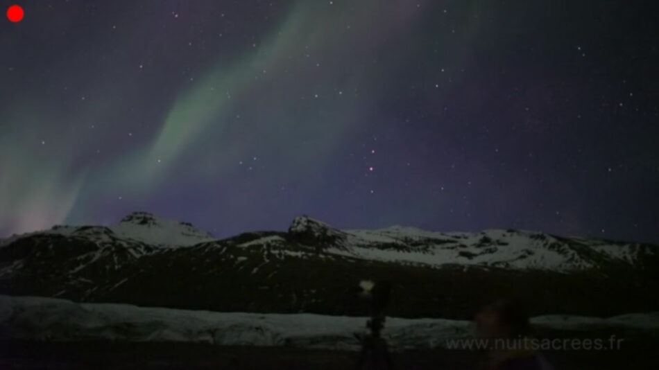 Así se ve una aurora boreal parpadeante