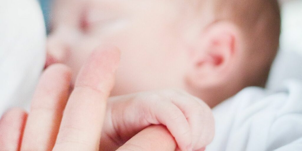 La leche materna protege de las infecciones, el biberón no 1 b baby breast feeding 895515 1570834772 La leche materna protege de las infecciones, el biberón no