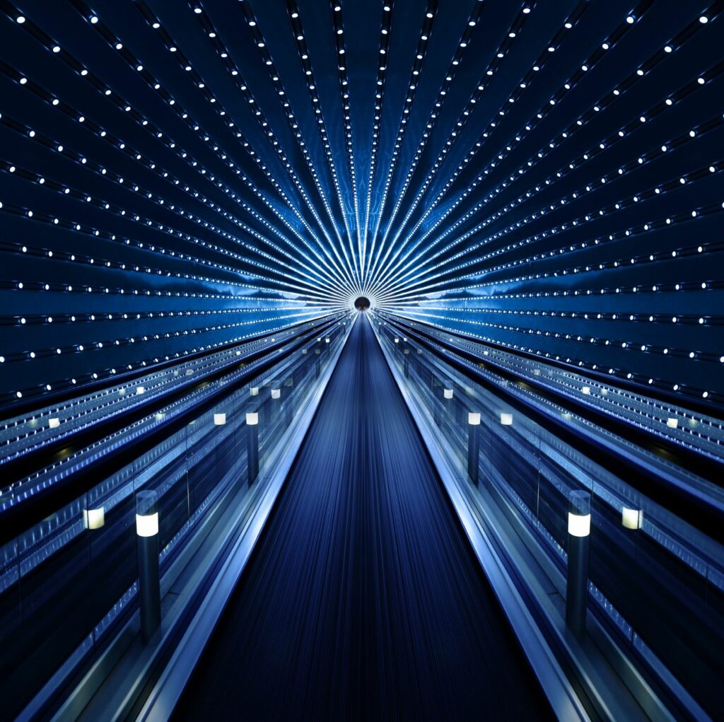 Preguntas sobre tecnología e internet 1 background of abstract architecture of tunnel royalty free image 984603100 1556171632 Preguntas sobre tecnología e internet