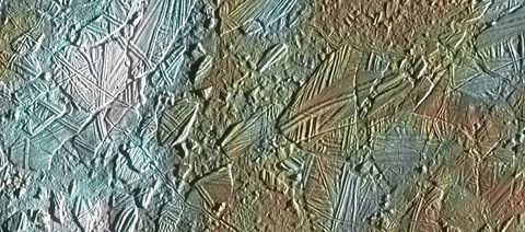Europa, la luna de Júpiter, está llena de  gigantescas cuchillas de hielo