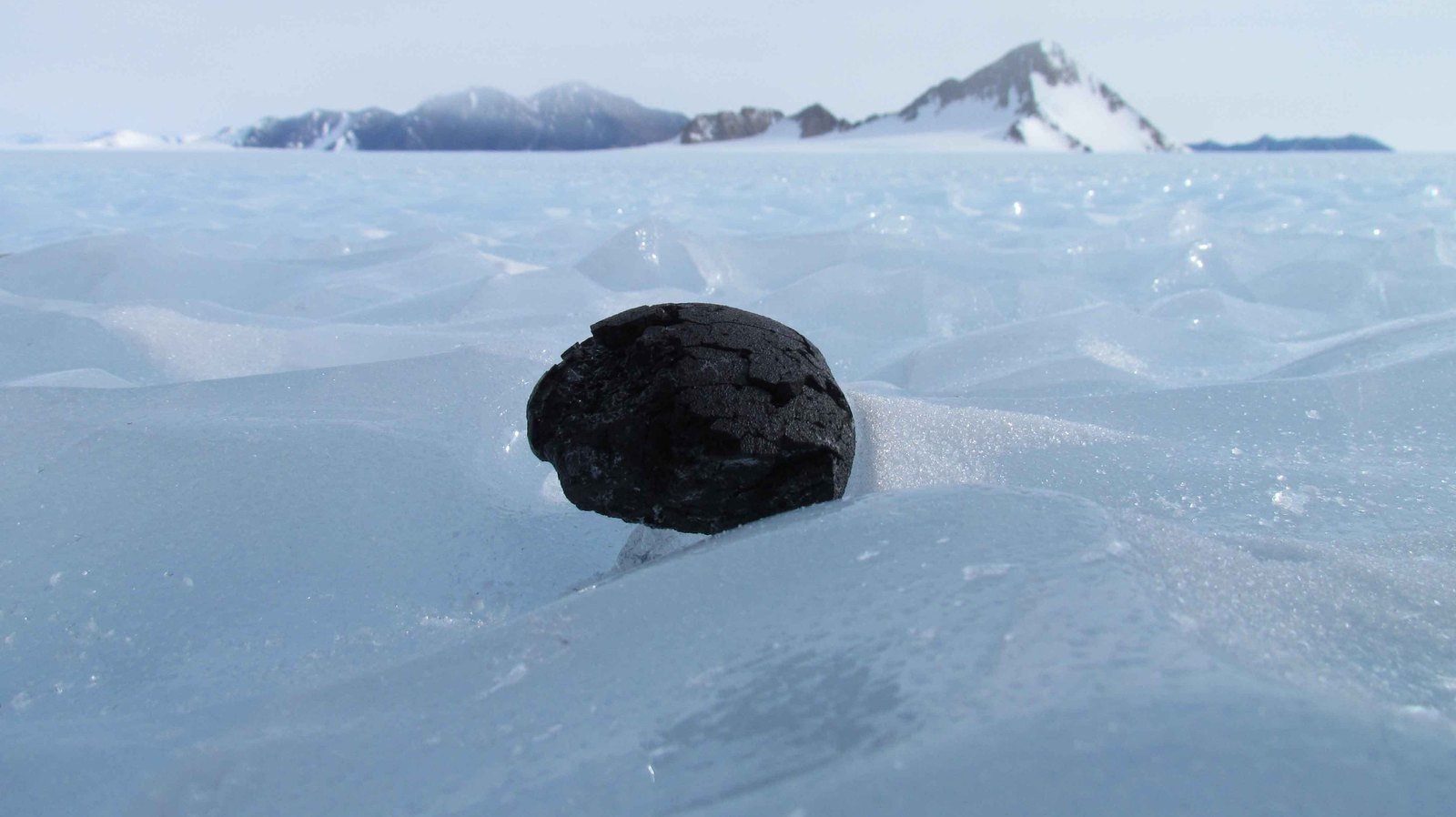Cómo descubrir una reserva oculta de meteoritos en la Antártida