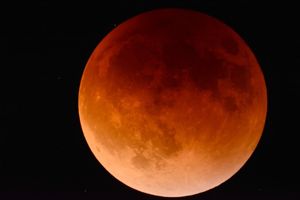 ¿Cómo podemos ver el eclipse de Luna más largo del siglo XXI?