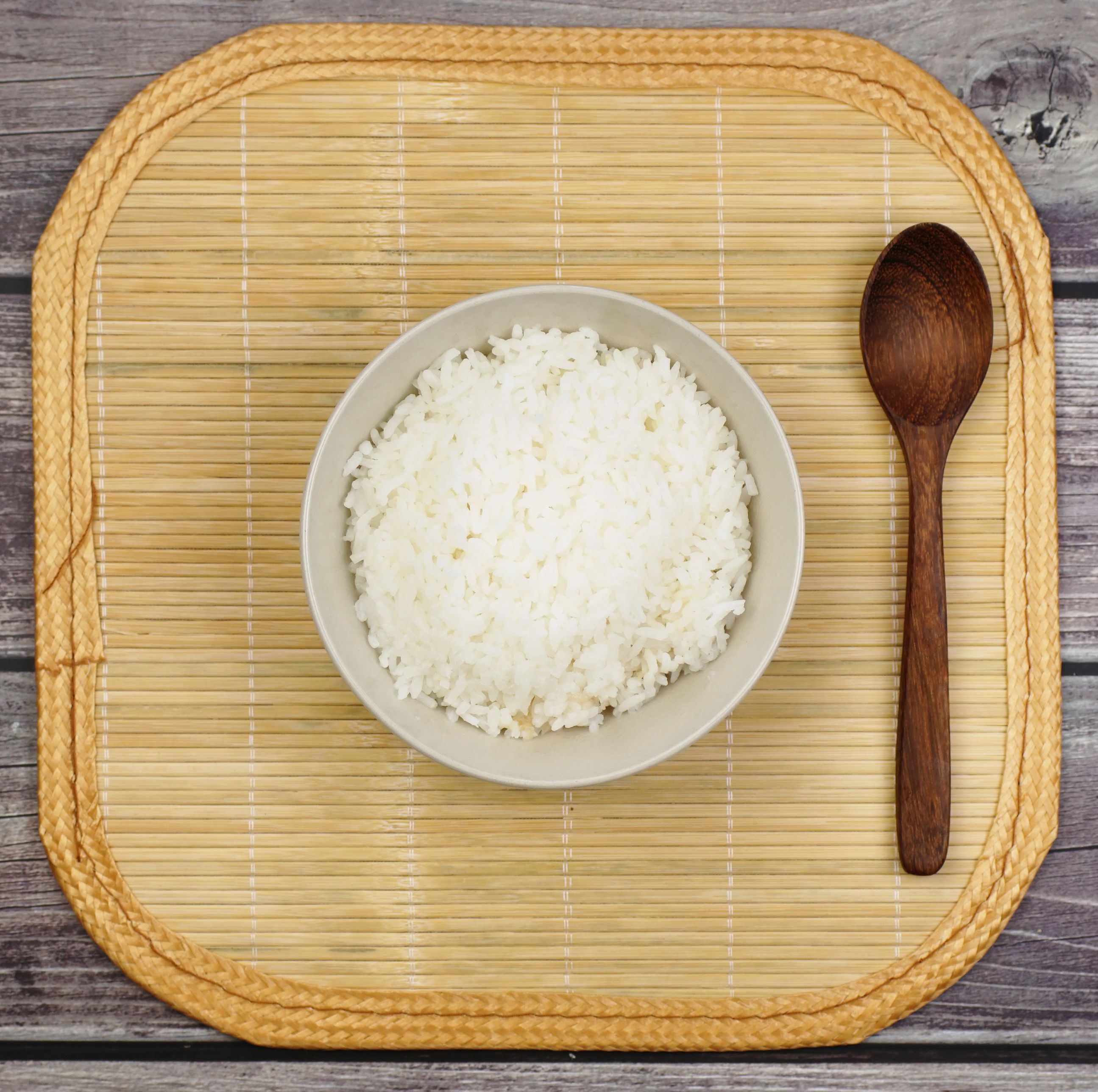 Así debes cocinar el arroz para que tenga la mitad de calorías