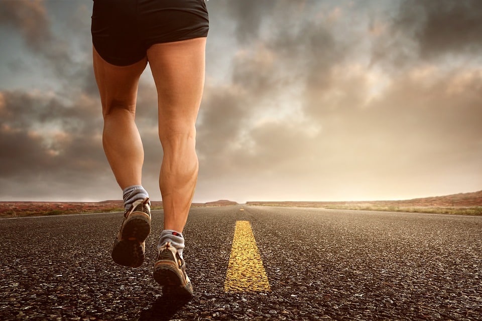 ¿Correrías una maratón en sandalias? Este ingeniero quiere demostrar que se puede