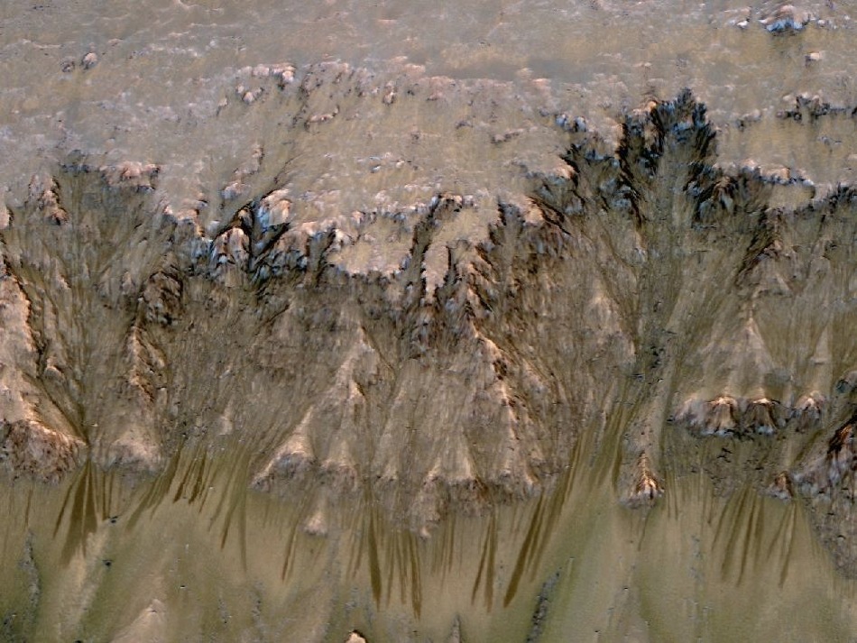 ¿Corrientes de agua en Marte?