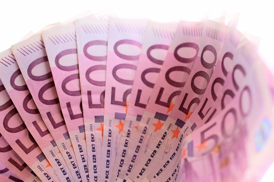 Decenas de billetes de 500 euros atascan las tuberías de Ginebra