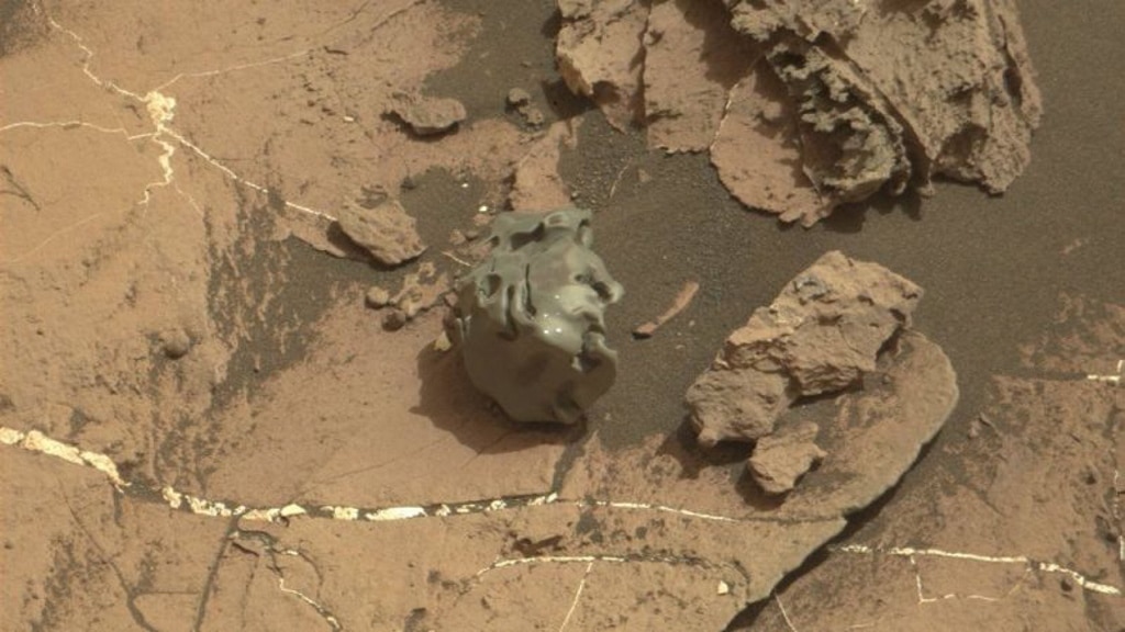 Descubren un extraño meteorito metálico en Marte