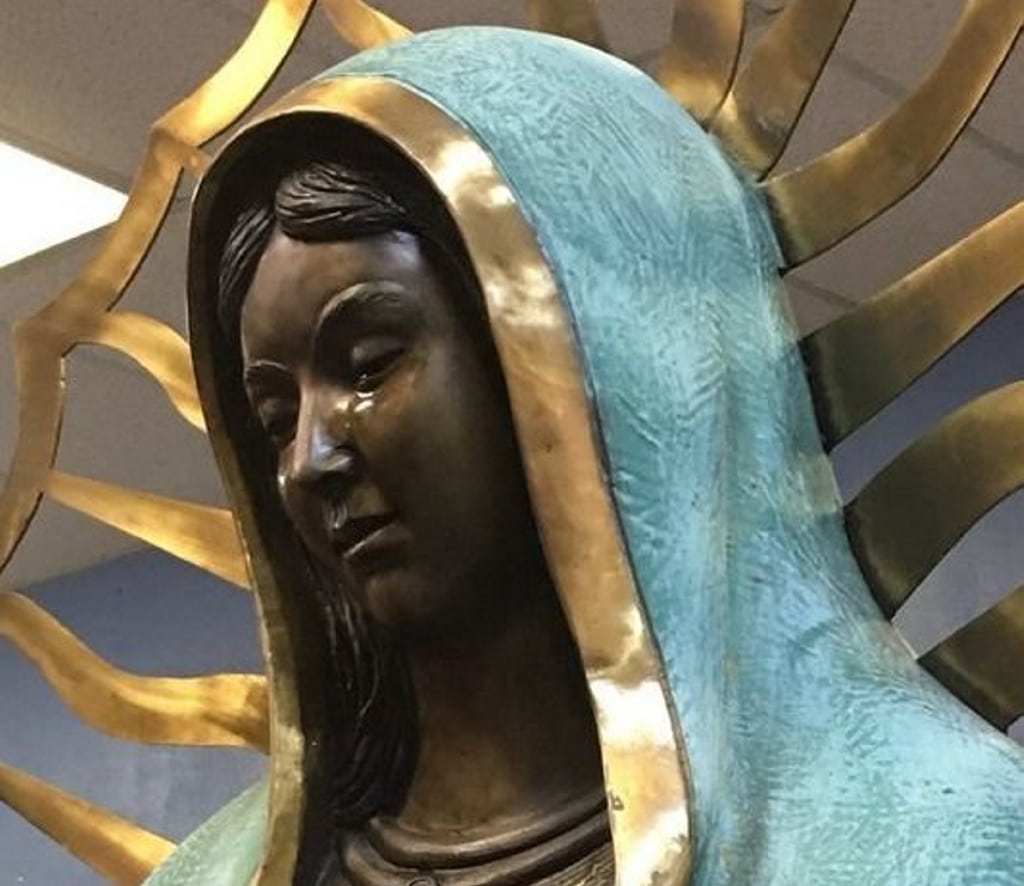 Dicen que esta estatua de la Virgen sangra. ¿Cuáles pueden ser las causas?