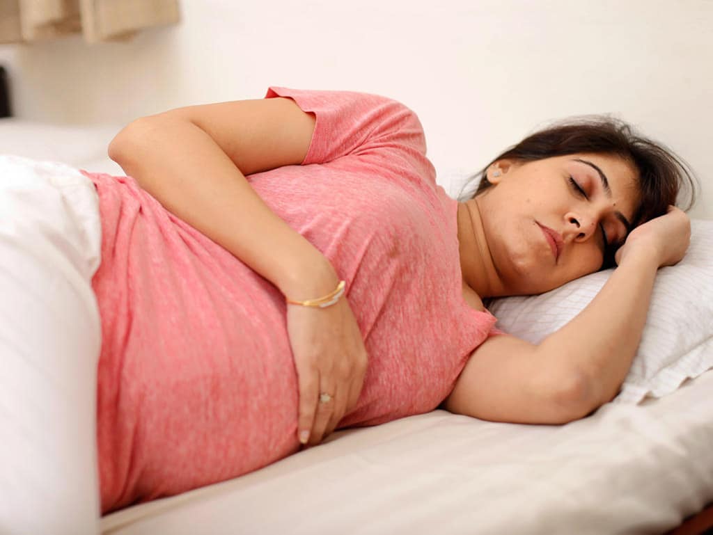 Dormir de lado durante el embarazo podría evitar la muerte prematura del feto