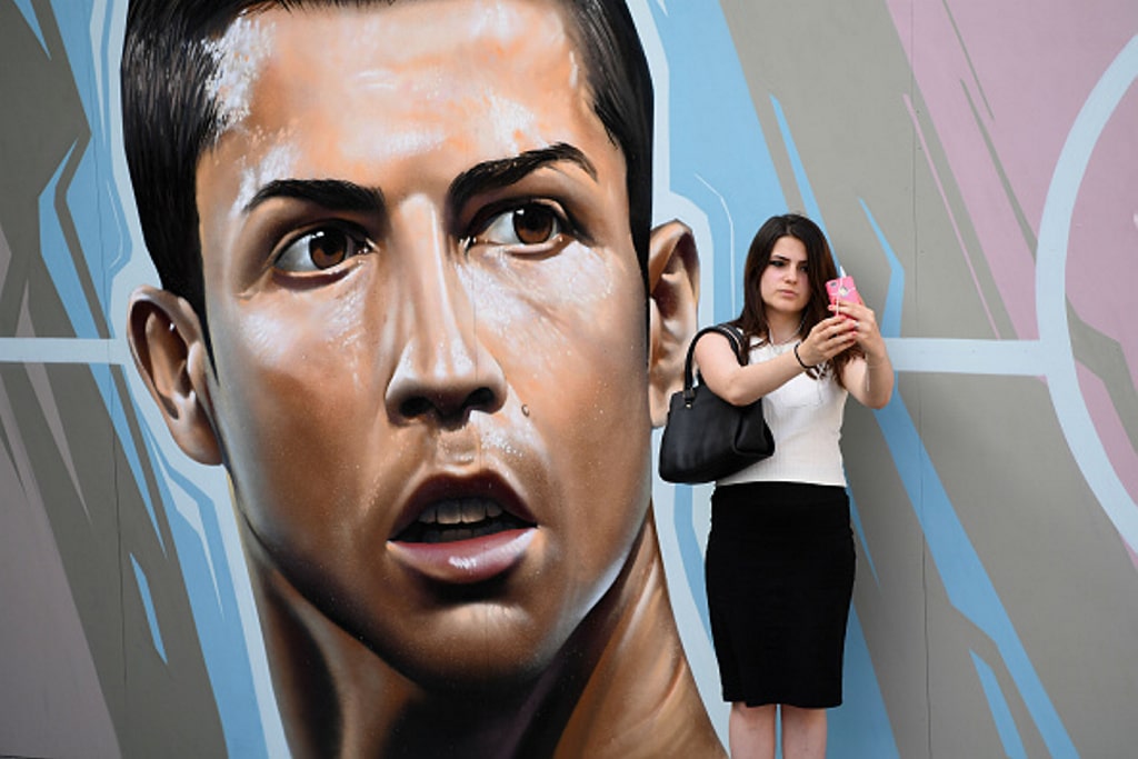 El fútbol inspira al arte callejero