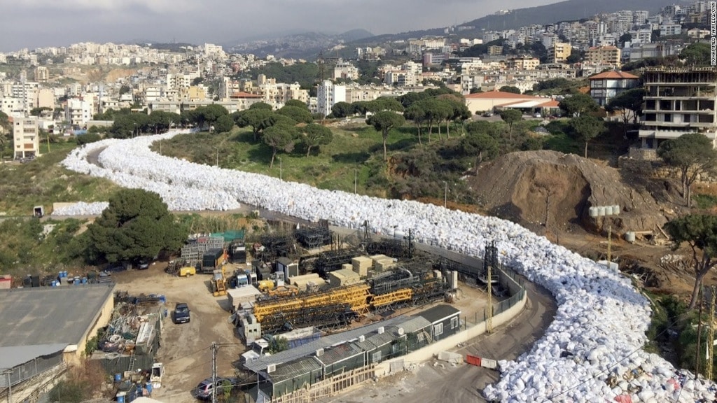 El asqueroso río de basura de Beirut
