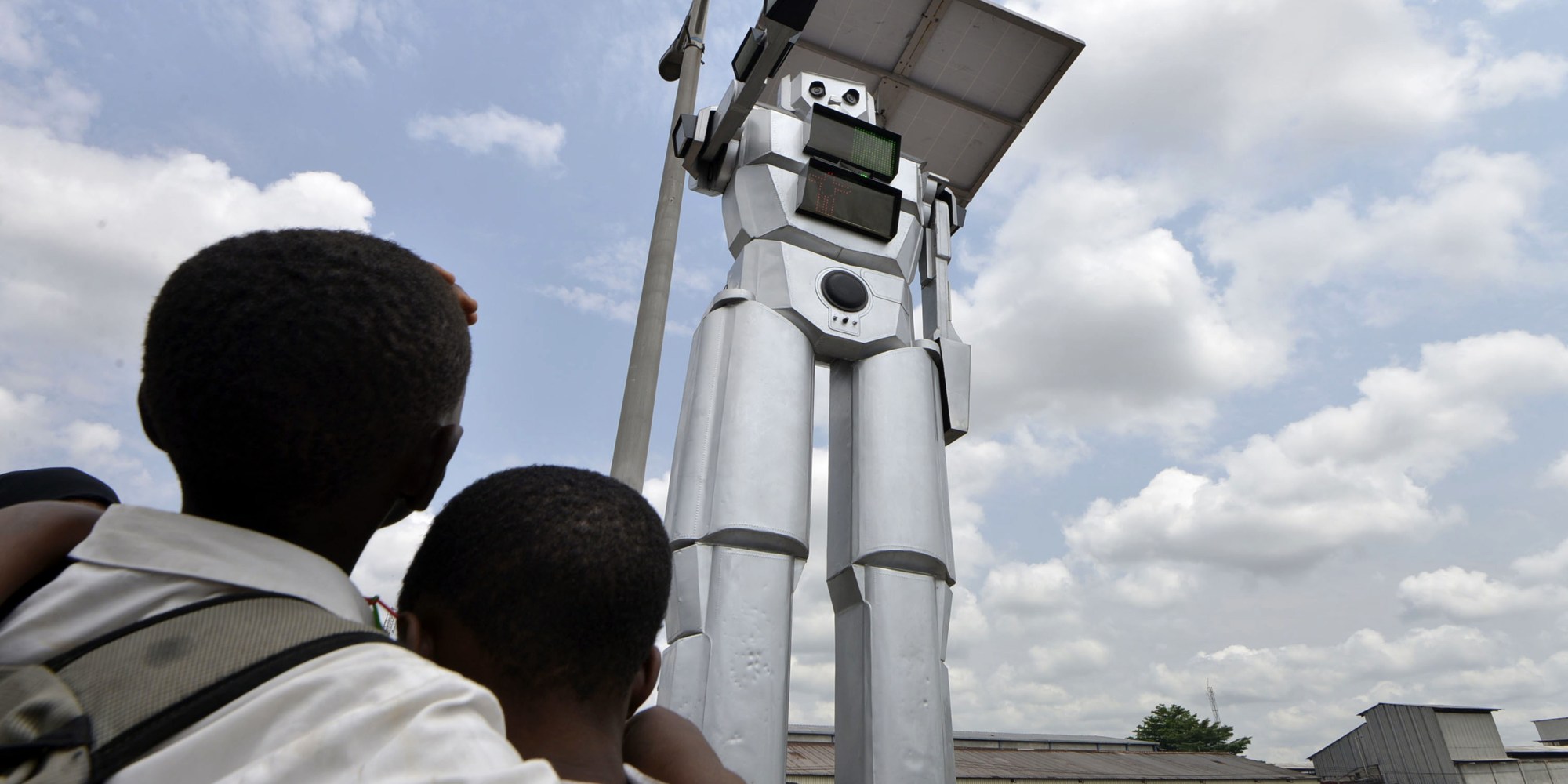 El Congo cambia a los policías de tráfico por robots