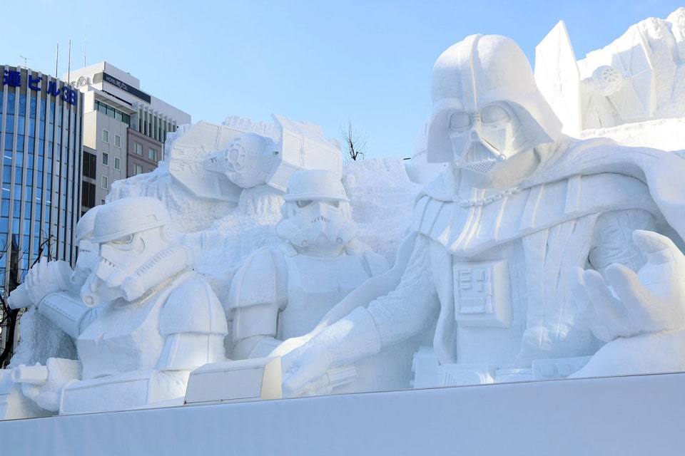 El ejército japonés crea esta impresionante escultura de nieve de Star Wars