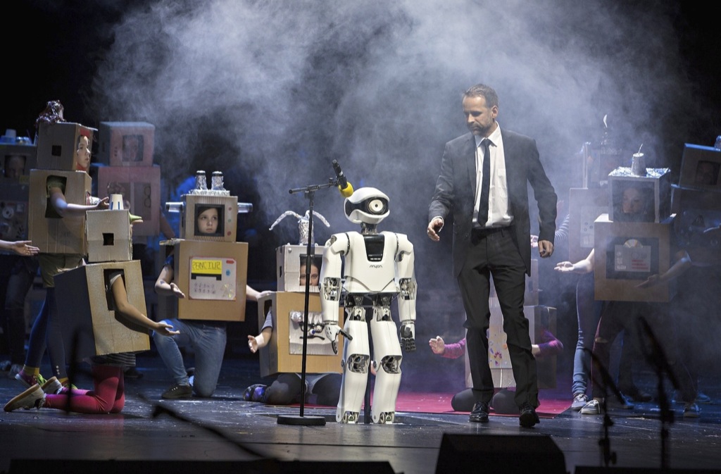 El primer robot que canta ópera