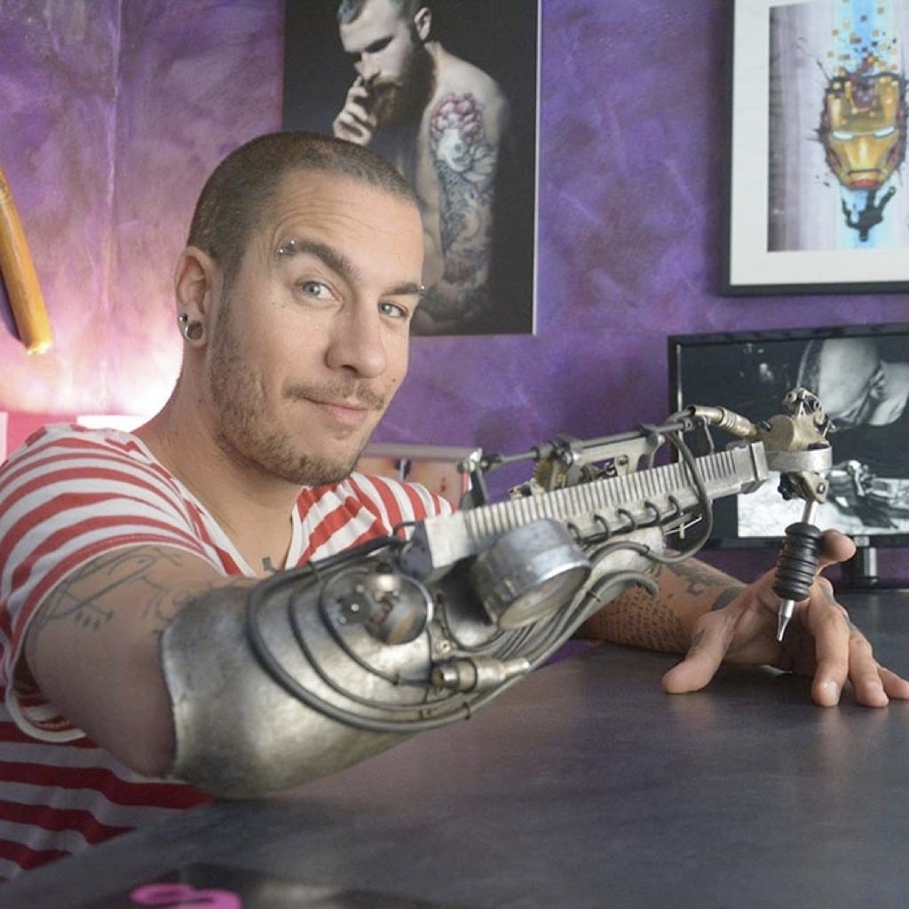El primer tatuador cyborg