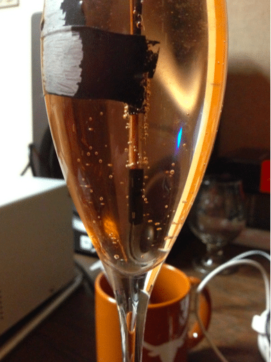 El sonido de las burbujas del champagne determina su calidad