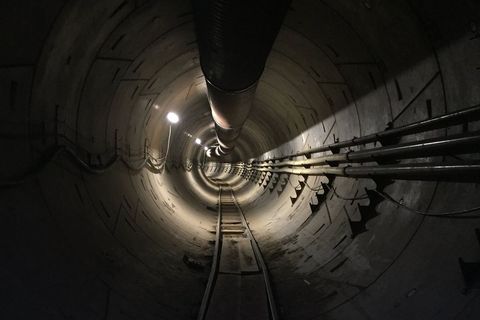 Así se ve por dentro el túnel «inquietatemente largo» de Elon Musk