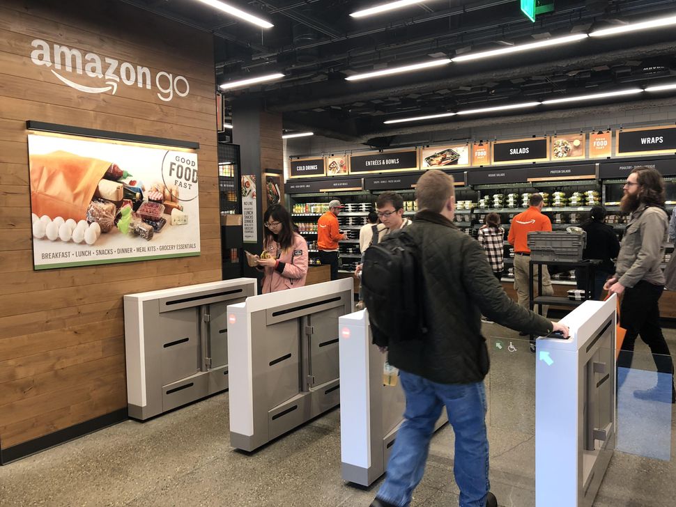¿Es posible robar en el nuevo supermercado de Amazon si no hay cajeros?