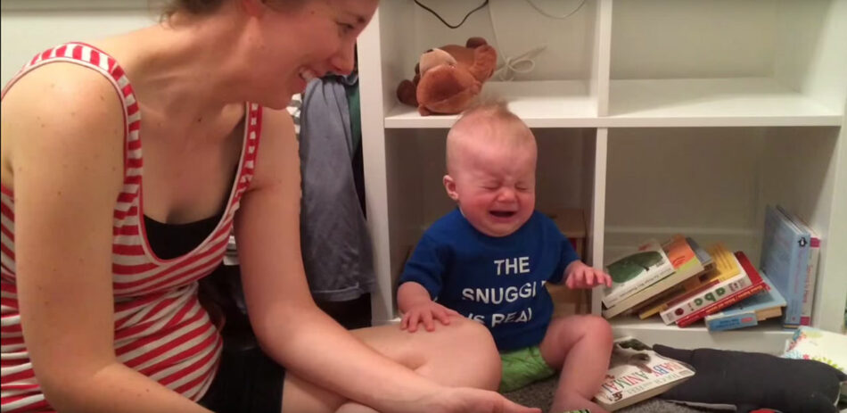 Este bebé llora cada vez que se termina un libro