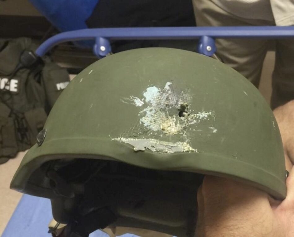 Este casco salvó la vida a un policía en el tiroteo de Orlando