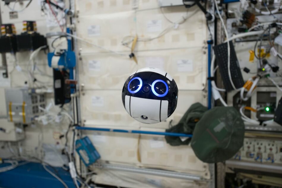 Este es el primer dron que visita la Estación Espacial Internacional