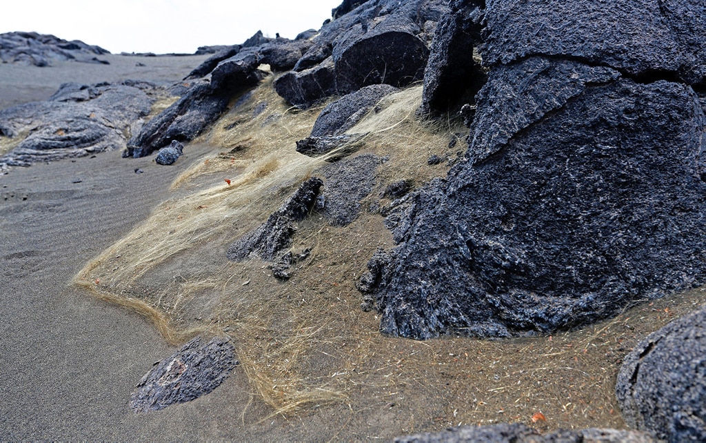Estos cabellos dorados que expulsa el volcán Kilauea pueden ser muy peligrosos