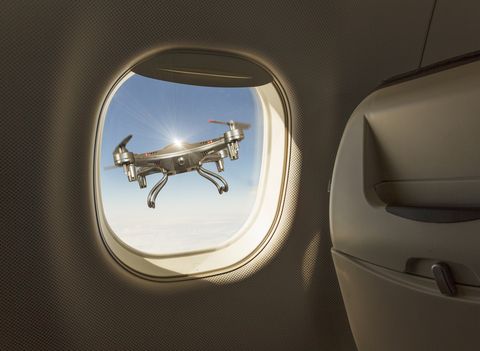 ¿Qué pasaría si un dron impacta contra un avión?