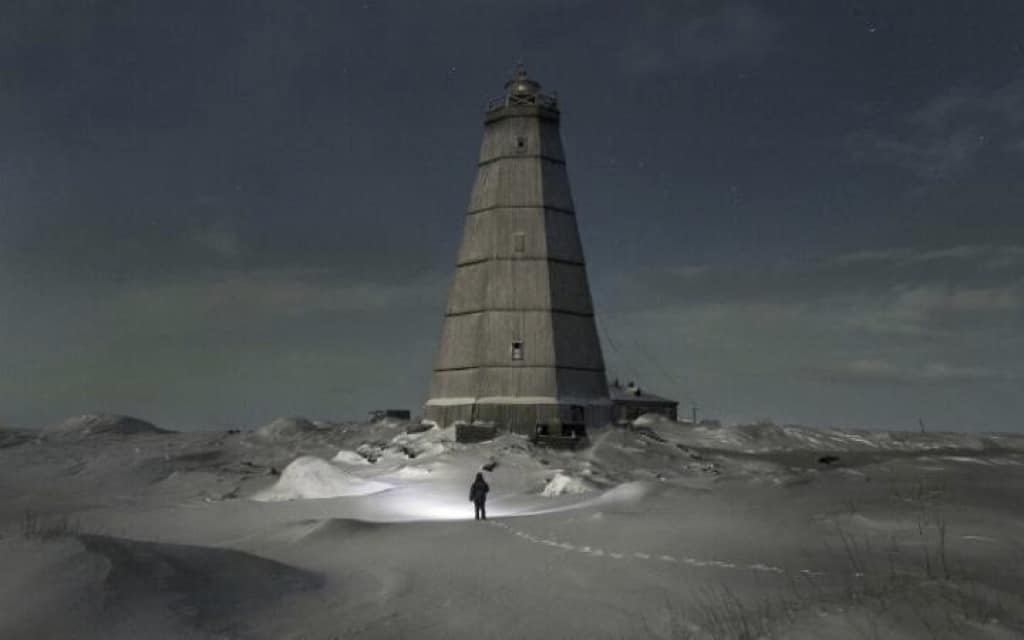 Fotos de la solitaria vida de un investigador en el Ártico