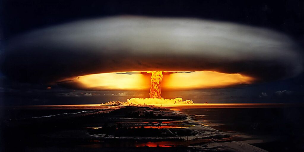 Esto es lo que 'no' debes hacer si explota una bomba nuclear cerca de ti 1 french nuclear test licorne 1970 high res stock photography 925420882 1551811698 Esto es lo que 'no' debes hacer si explota una bomba nuclear cerca de ti