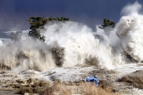 Si un tsunami llega a una montaña, ¿cuánto puede subir?