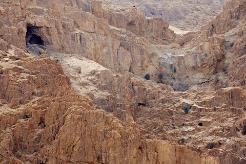 Hallan dos nuevas cuevas en Qumrán. ¿Habrá más manuscritos en ellas?