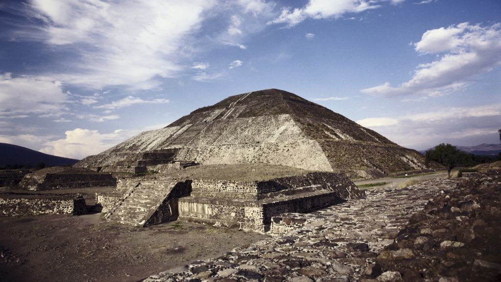 Descubren un túnel al inframundo bajo esta pirámide mexicana