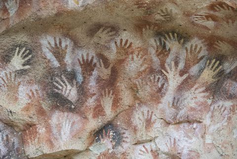 El arte prehistórico revela que las poblaciones del Paleolítico se mutilaban las manos