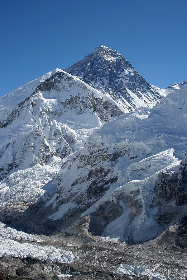 ¿Ha cambiado la altura del Everest tras el último terremoto?
