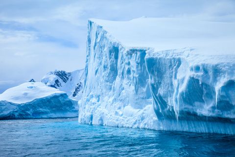 Un iceberg gigante a punto de desprenderse de la Antártida