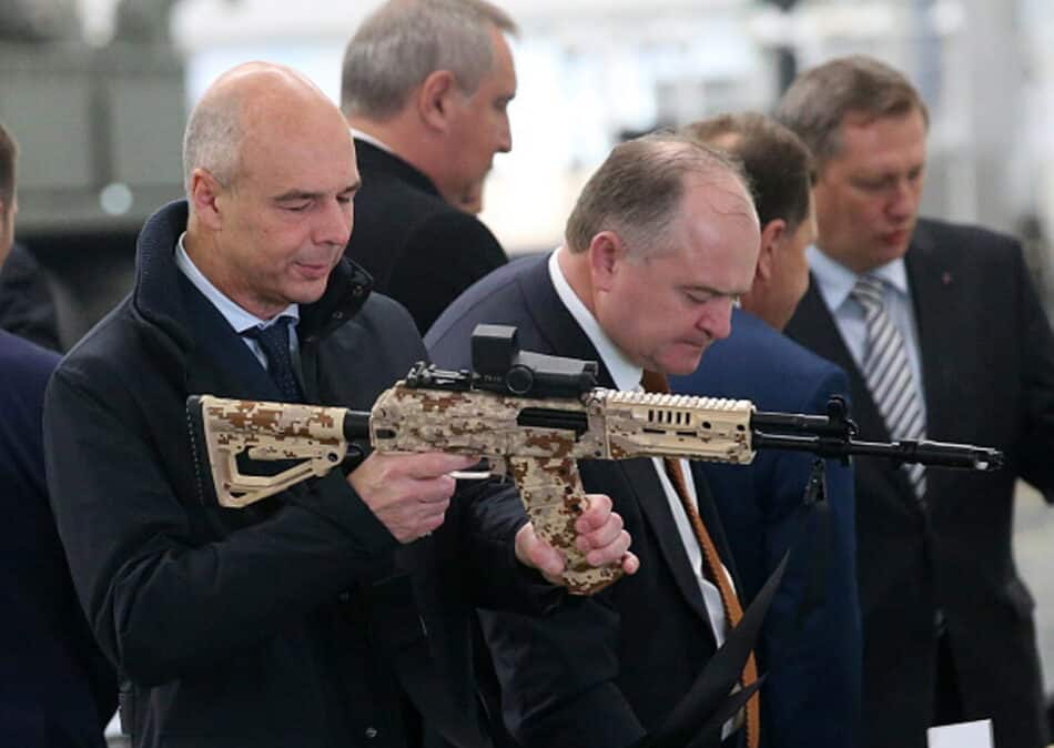 Kaláshnikov va a fabricar… rifles de juguete