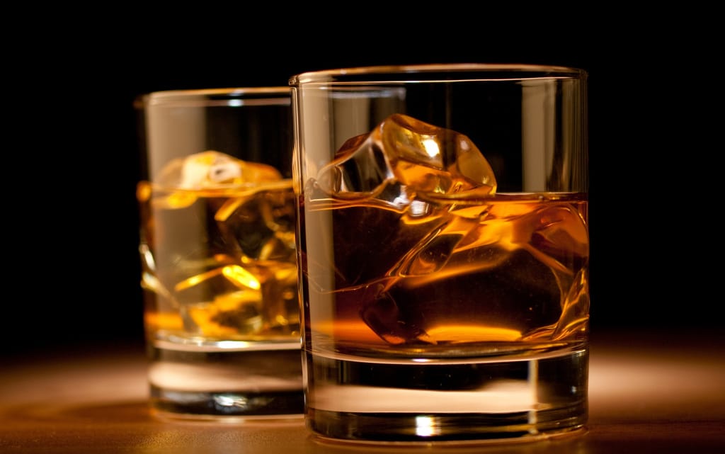 La ciencia confirma que el whisky sabe mejor con agua
