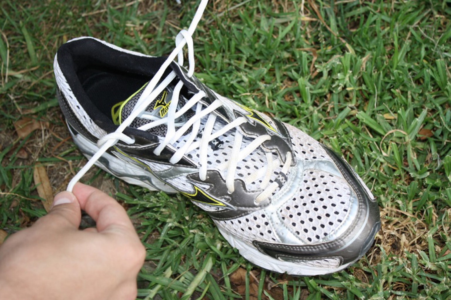 La ciencia descubre por qué se desatan solos los cordones de las zapatillas