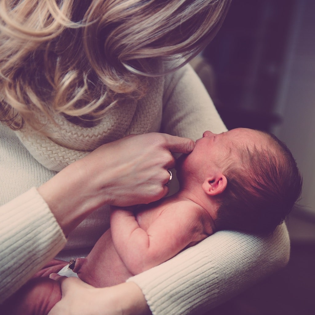 La voz de las madres se vuelve más grave después de tener a su primer bebé