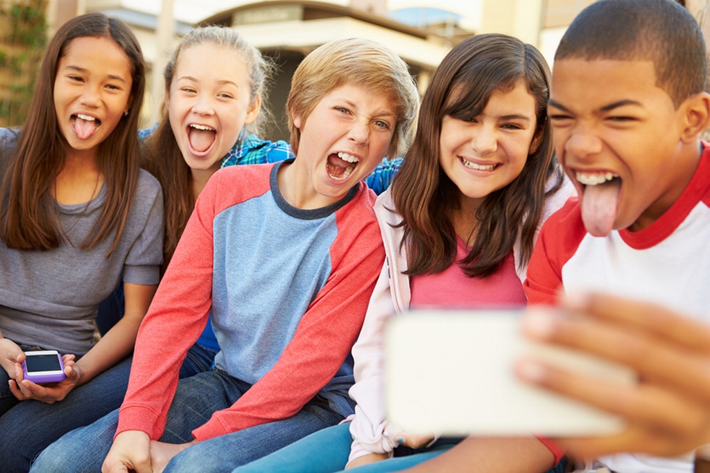 Los niños con smartphone se contagian más de piojos