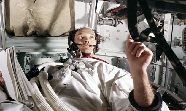 Michael Collins es el astronauta olvidado del Apolo 11, pero él es feliz así
