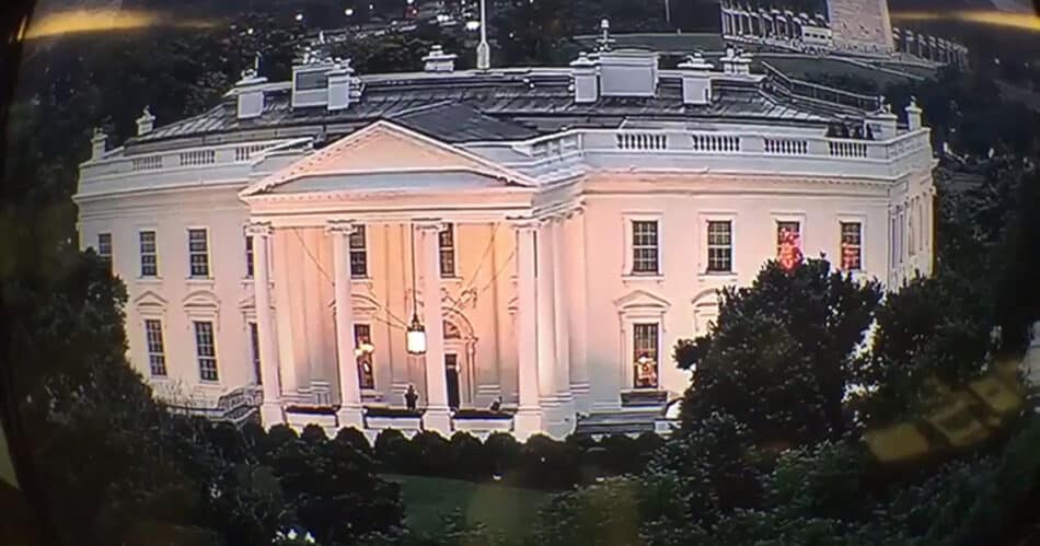 Misterio en la Casa Blanca. ¿Qué son esas luces rojas?