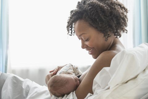 ¿Cómo encuentran los recién nacidos el pecho de sus madres?