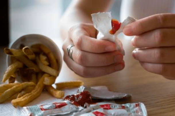 ¿No puedes abrir las bolsitas de ketchup? La ciencia ya piensa en ello